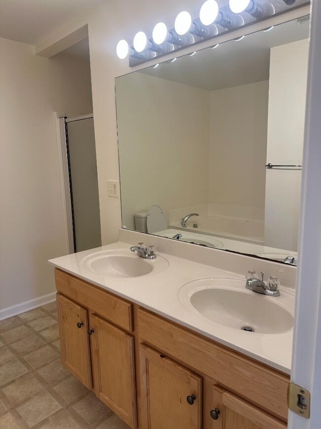 Building Photo - 4404 Walnut Creek Dr