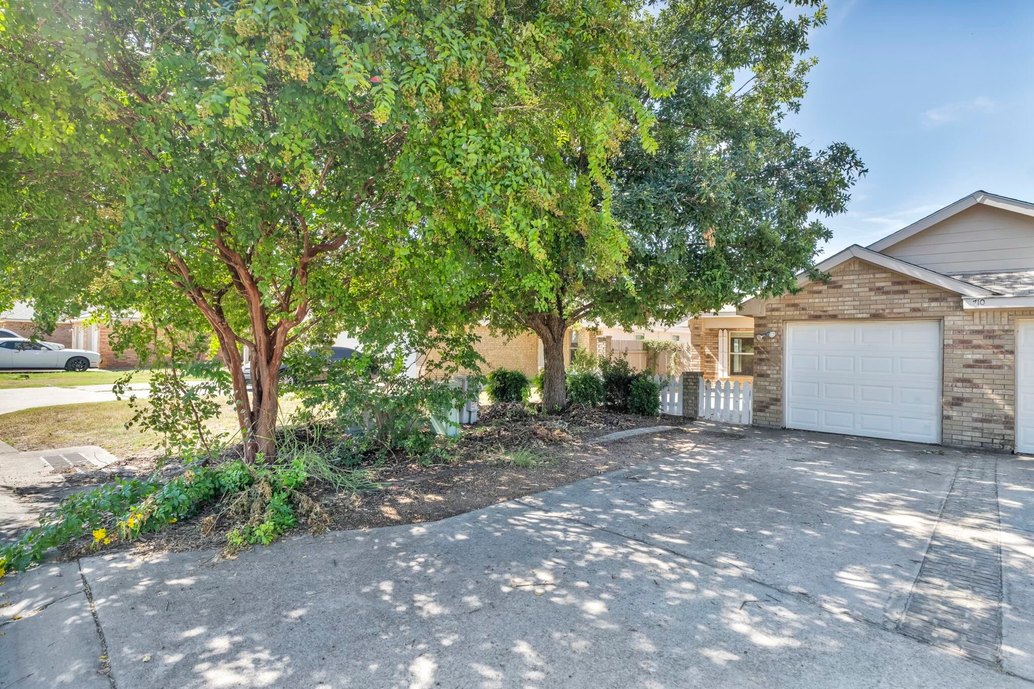 Building Photo - 710 Claremont Pky