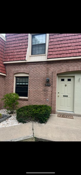 Primary Photo - 538 Carriage Cir