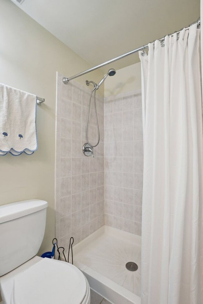 Building Photo - ocated in a sought-after community with to...