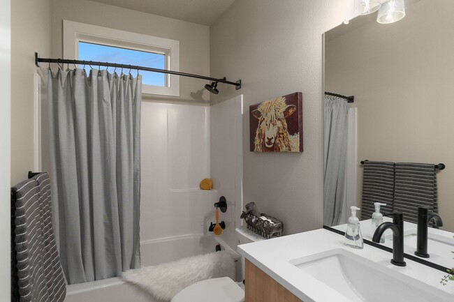 Building Photo - BRAND NEW DUAL PRIMARY BEDROOM Townhome in...