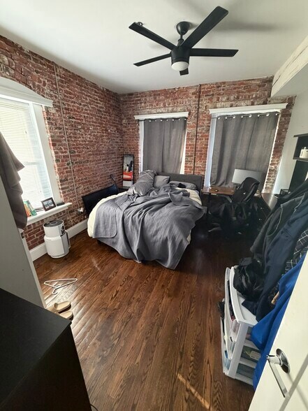 Building Photo - 172 W 4th St