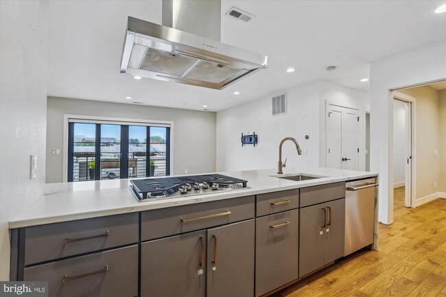 Building Photo - 1844 3rd St NW