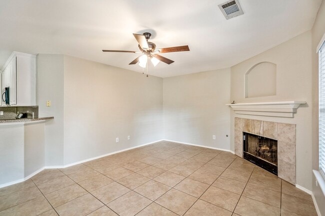 Building Photo - Bright and Beautiful Open-Concept Home!