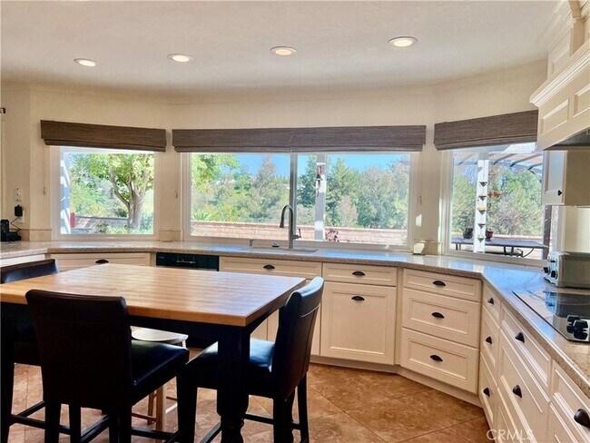 Building Photo - 24822 Via San Fernando