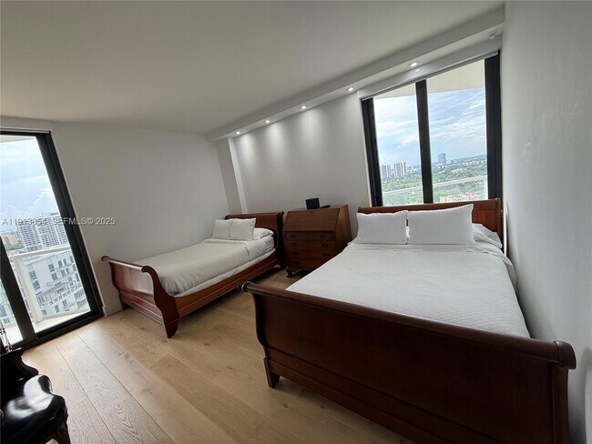 Building Photo - 19500 Turnberry Way