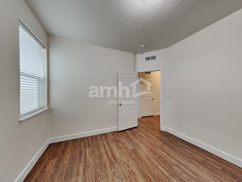 Building Photo - 231 E Sicily Dr