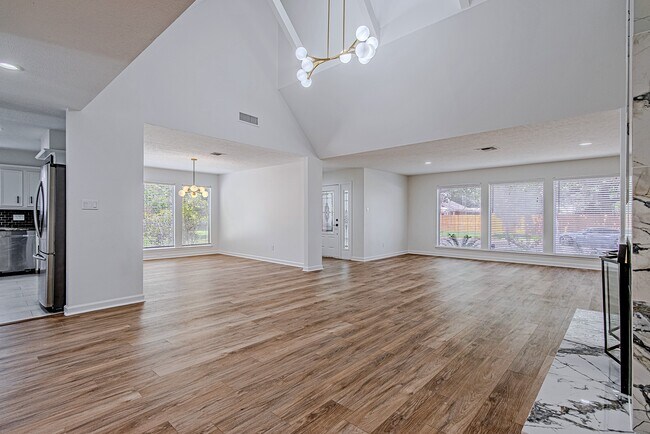 Building Photo - 3406 Forest Village Dr