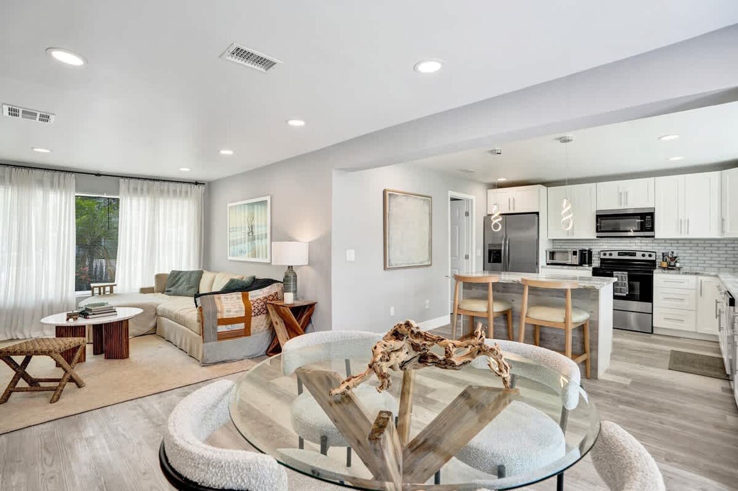 Building Photo - 1587 NE 30th St