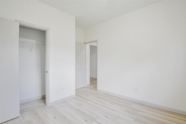 Building Photo - 6627 Stonecross Creek Ln