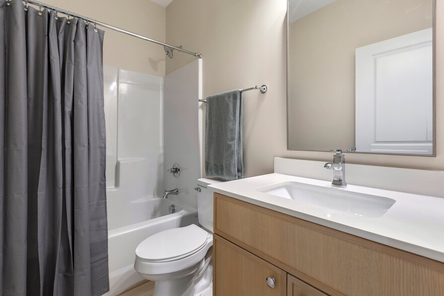 Hall Bathroom - 170 Weaver Line