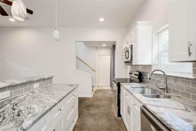 Building Photo - 811 Gunter St