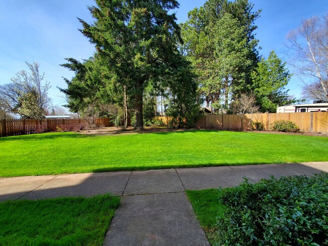 Building Photo - Double Master Suite Townhouse in Beaverton