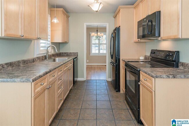 Building Photo - 615 Broadway St