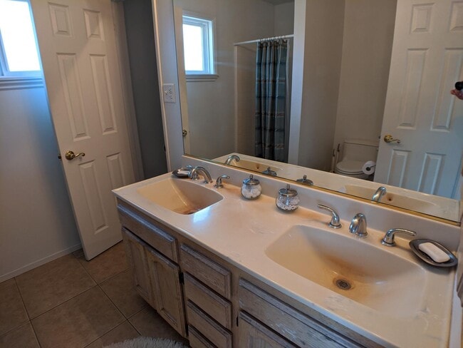 Building Photo - Beautiful 3 Bedroom Home with Pool