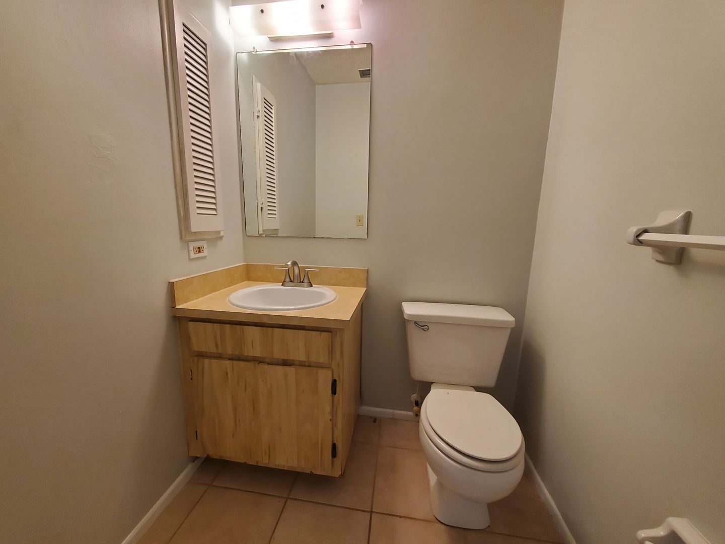 Building Photo - 1 MONTH FREE: SW Area 2/2 on a Fresh water canal - Water included