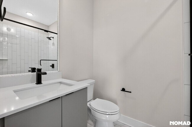 Building Photo - 215 Freeland Ln