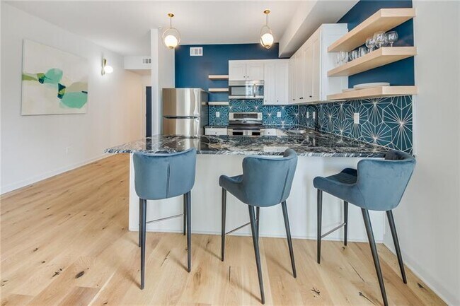 Building Photo - 208 12th St NE