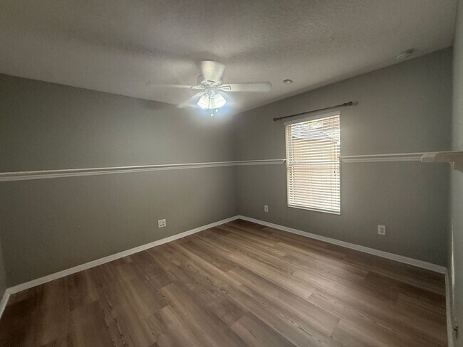 Building Photo - Land O'Lakes POOL home with Lakeviews!