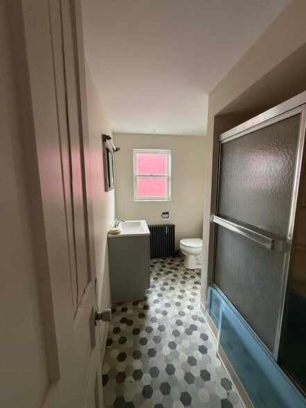 Building Photo - 200 5th Ave