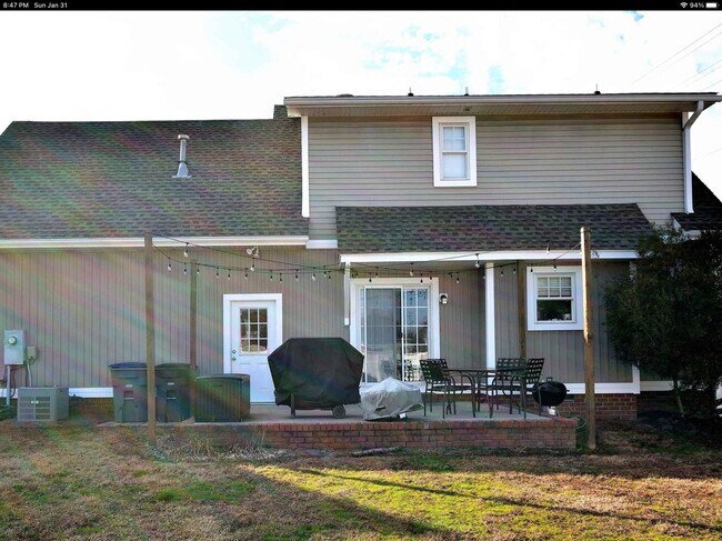 Building Photo - 1001 Garden Gate Dr