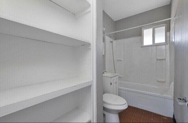 Building Photo - 464 E Norwich Ave