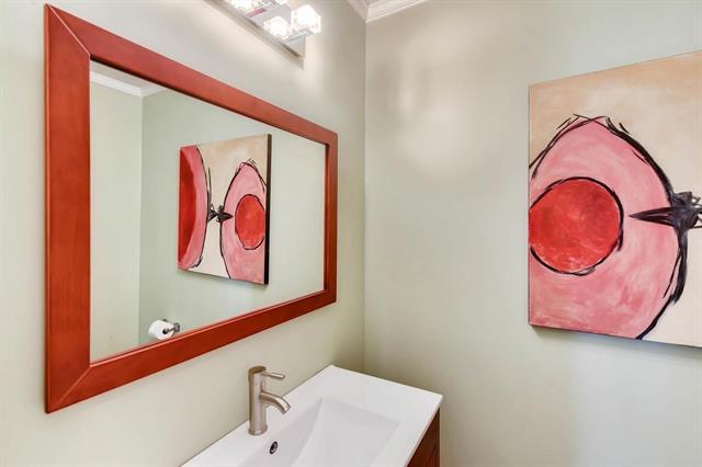 Building Photo - 5202 Pershing St