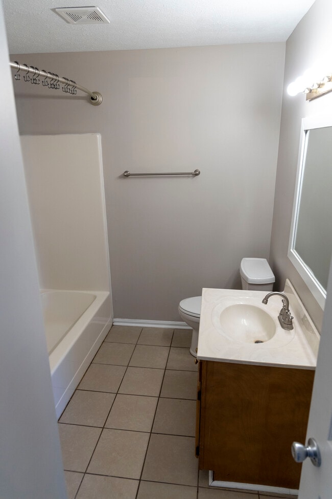 Building Photo - 10504 Pebblestone Cir