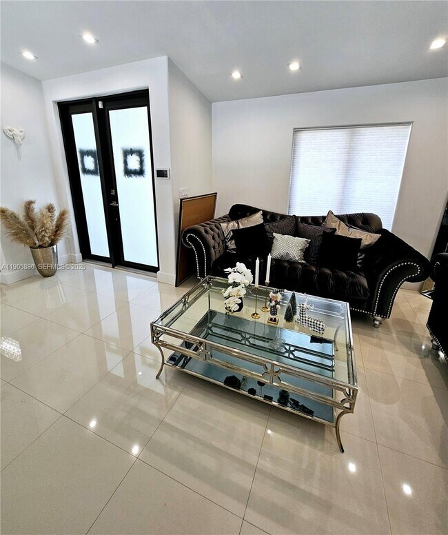 Building Photo - 16138 SW 154th Ct