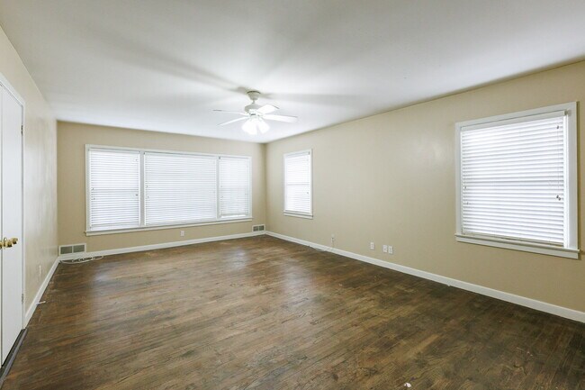 Building Photo - Large 3 bedroom in Tech Terrace