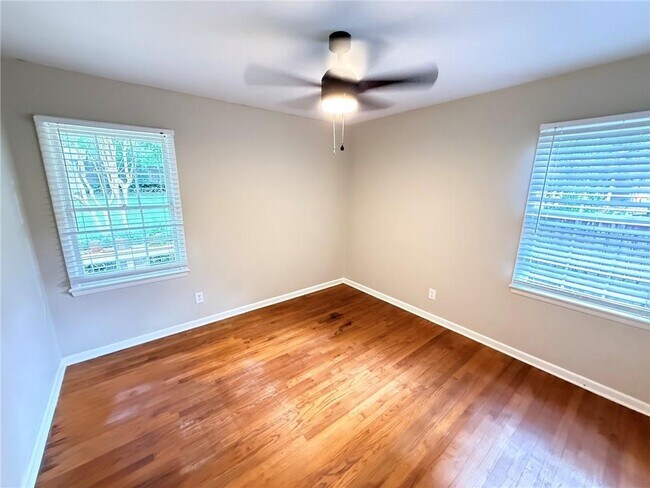 Building Photo - 108 S Hilltop Dr