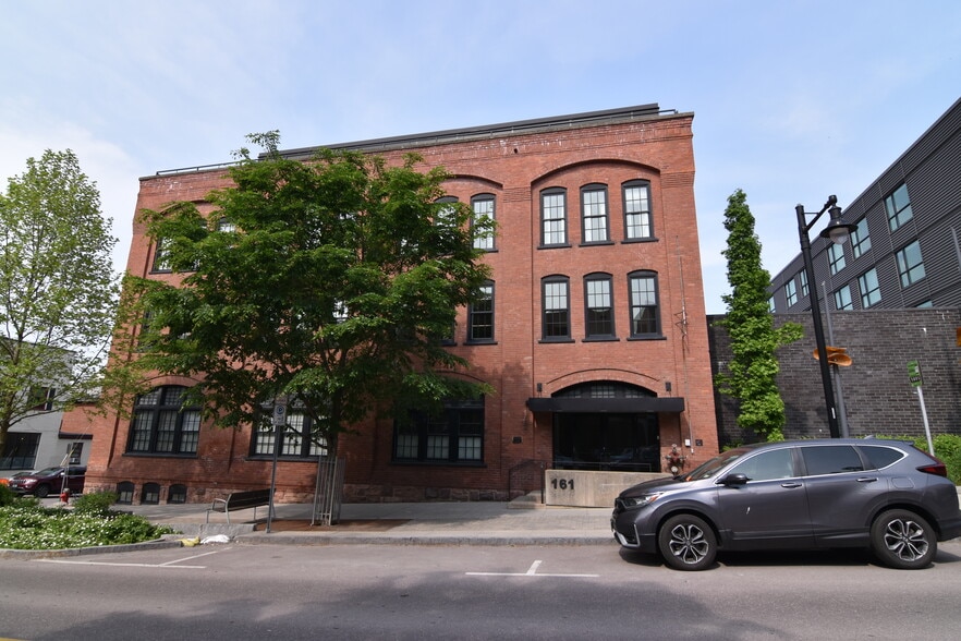 Building Photo - 161 Saint Paul St