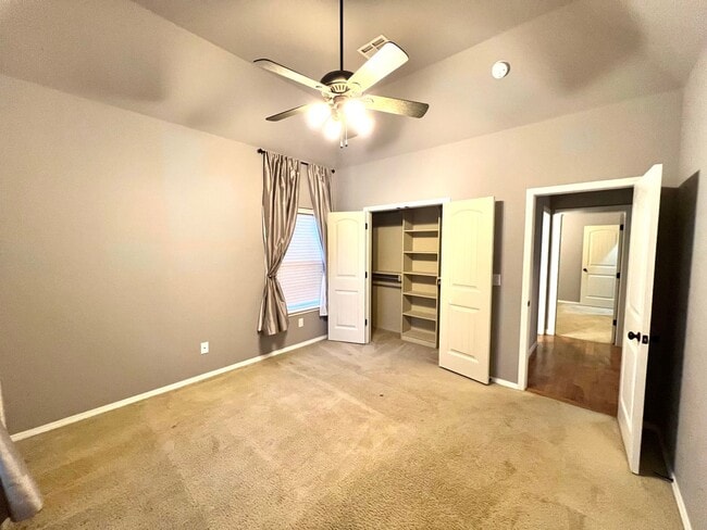 Building Photo - Stunning Home in Bixby Schools!
