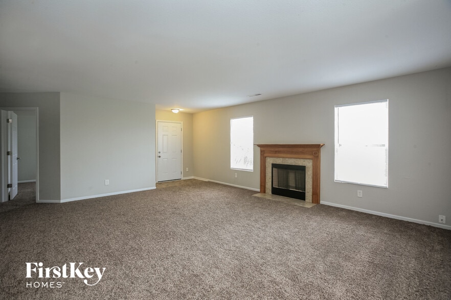 Building Photo - 1315 Shadetree Ln