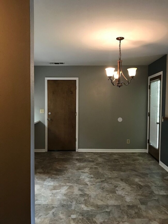 Building Photo - Nice well cared for home in desirable Edge...