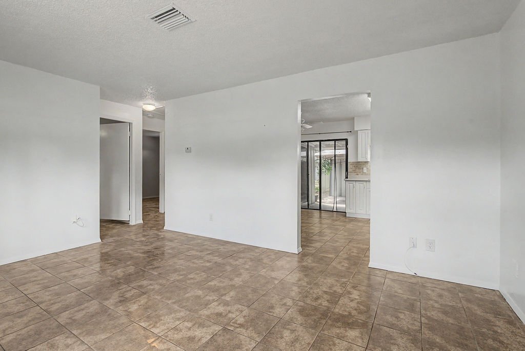 Building Photo - 3080 S Clematis Way
