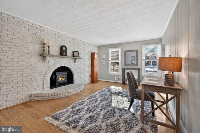 Building Photo - 11922 Holly Spring Dr