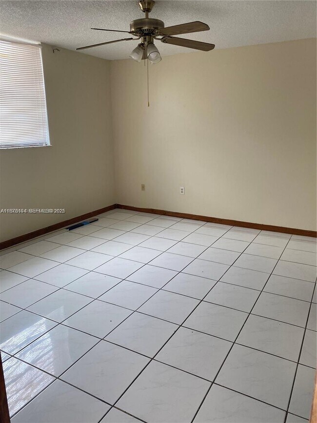 Building Photo - 10090 NW 80th Ct