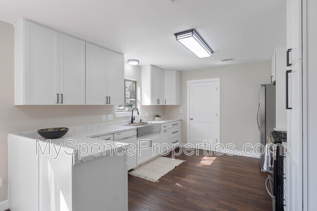 Building Photo - 102 Hollow Cove