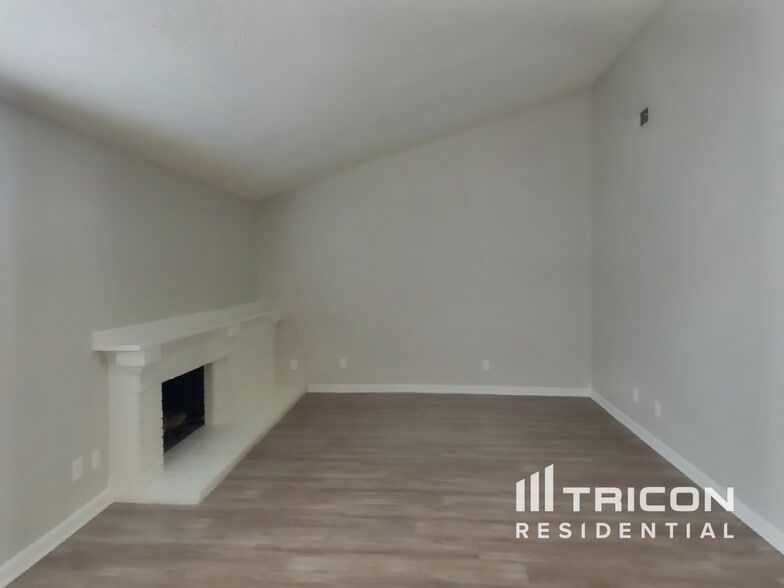 Building Photo - 5262 Willowhaven Ave