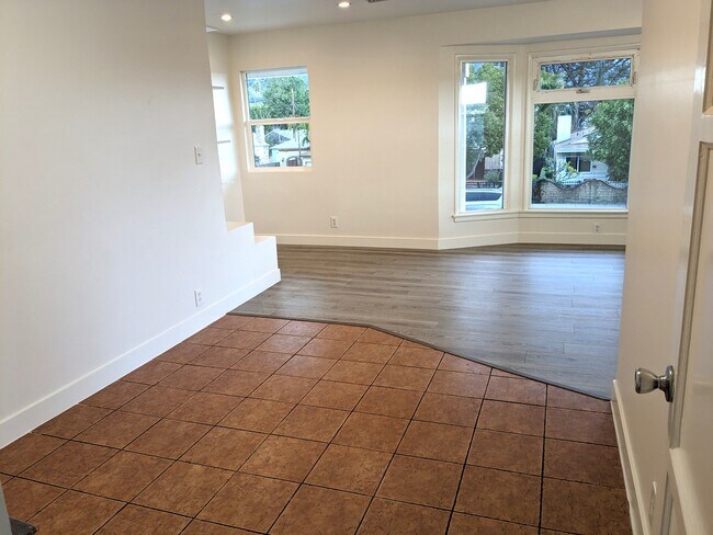 Building Photo - 2409 N Lincoln St