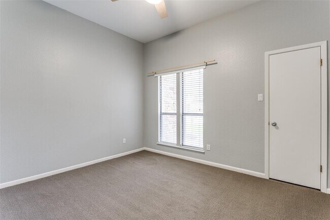 Building Photo - 9203 Knoll Crest Loop