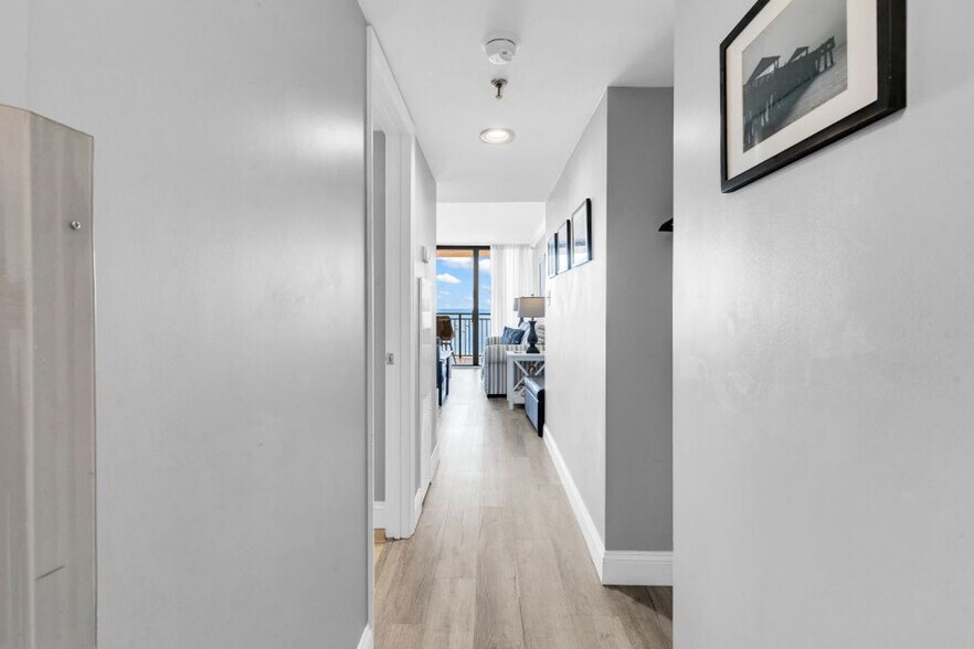 Building Photo - 5523 N Ocean Blvd