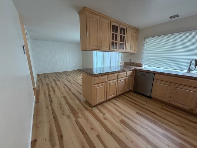 Building Photo - Welcome to this stunning 4 bedroom 2.5 bathroom home located in Fremont