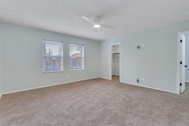Building Photo - 131 Sandlewood Dr