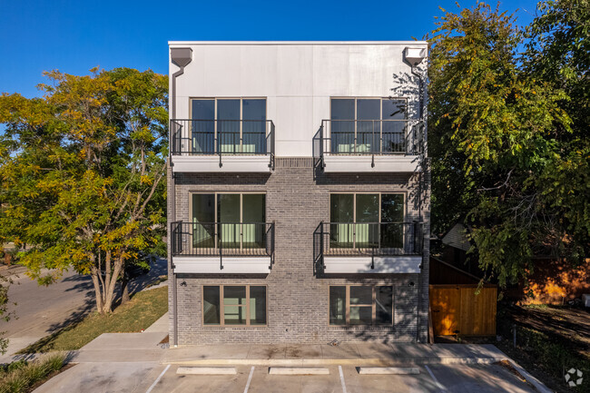 Building Photo - The Flats at Medical District