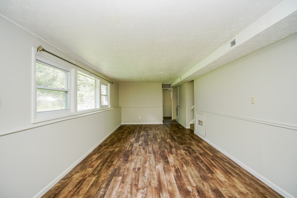 Building Photo - 1131 Lockwood Rd