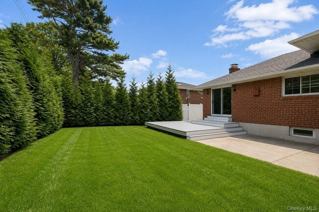 Building Photo - 38 Birchwood Park Dr