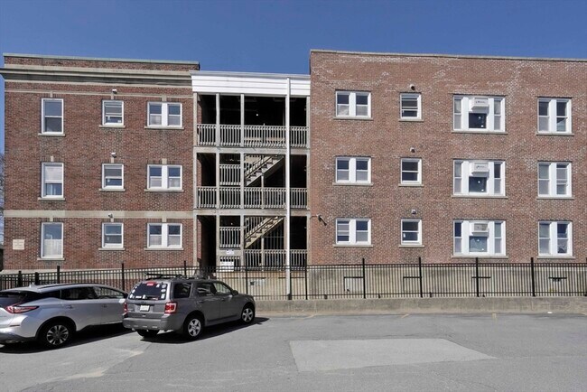 Building Photo - 191 Elm St