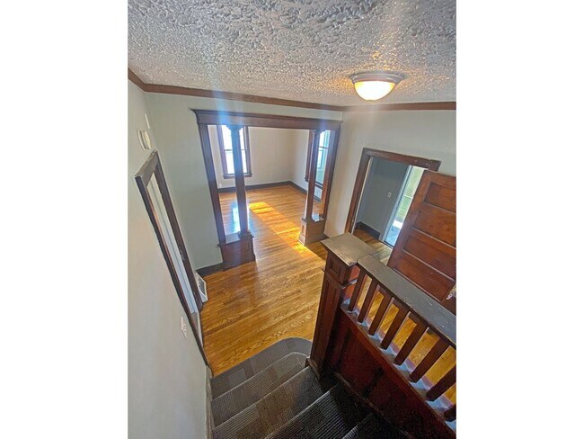 Building Photo - Little Bohemia 4 bedroom home